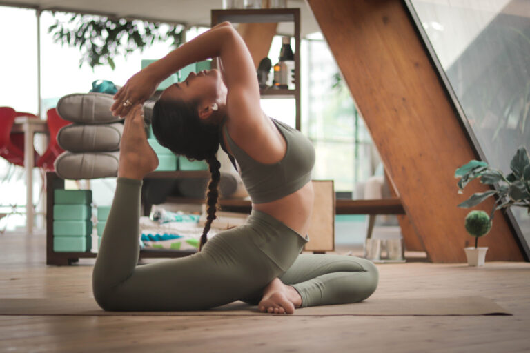 Los beneficios del yoga – ENTRENAMIENTO FIT EN CASA